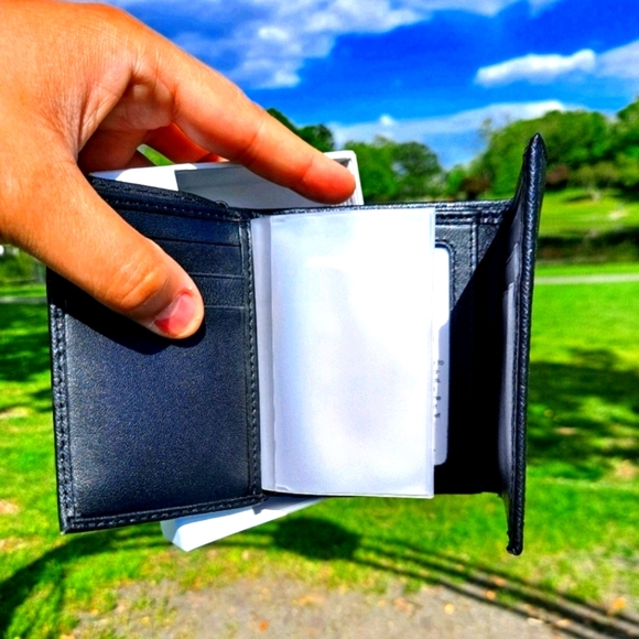 *Calvin Klein RFID Protection Mens Wallet!! - Picture 4 of 12